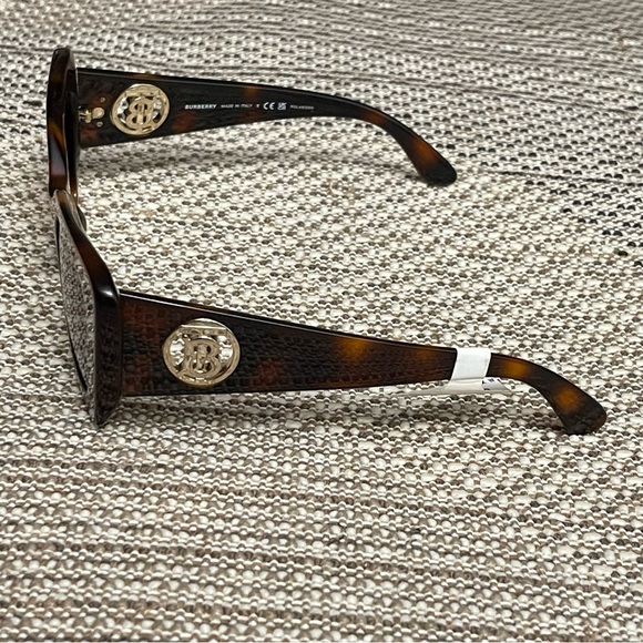 Burberry Daisy BE 4344 3316T5 Polarized Sunglasses NWT - Picture 6 of 12